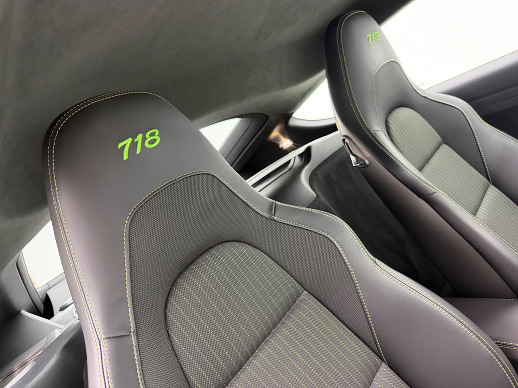 2024 Porsche Cayman