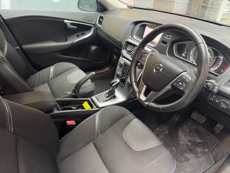 2017 Volvo V40