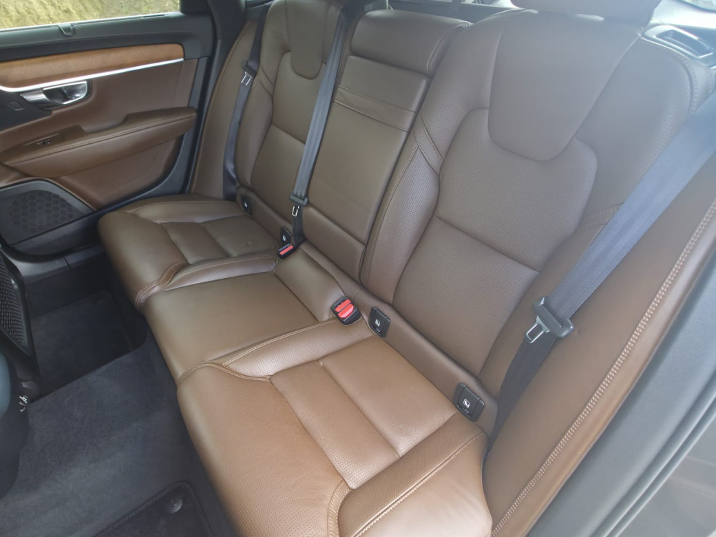 2020 Volvo V90