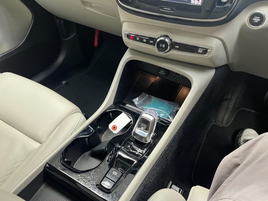 2022 Volvo XC40