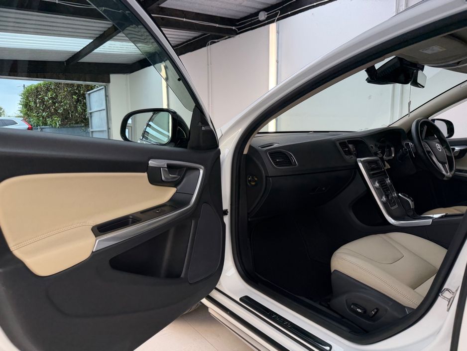 2017 Volvo V60 Cross Country
