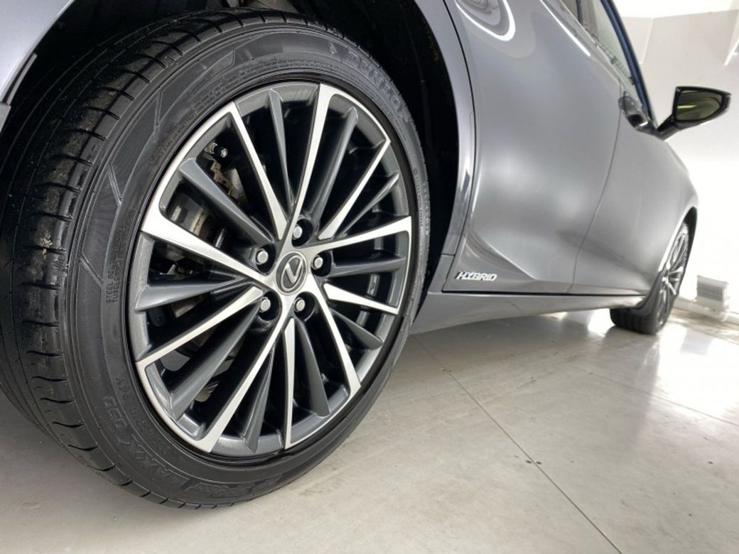 2022 Lexus ES 300h