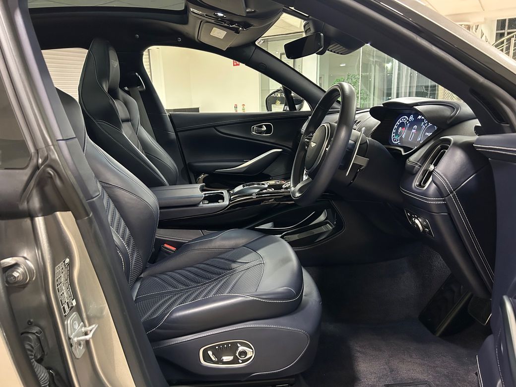 2023 Aston Martin DBX