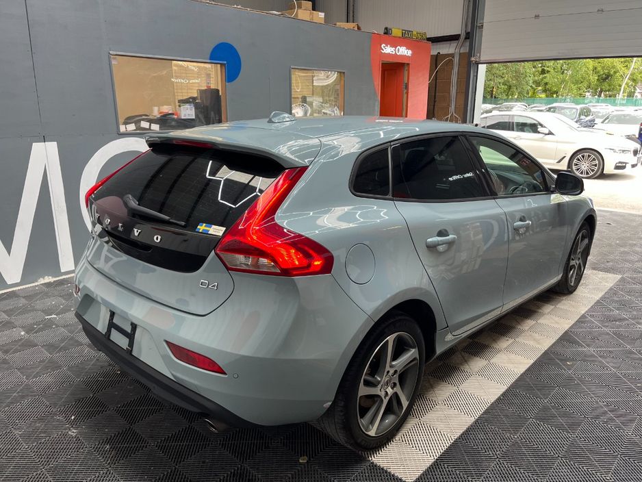 2019 Volvo V40