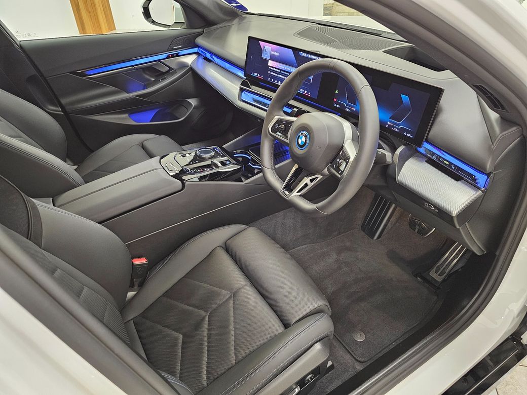 2025 BMW i5
