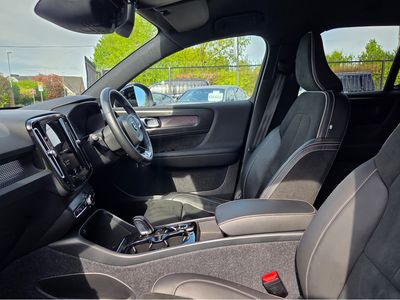 2022 Volvo XC40