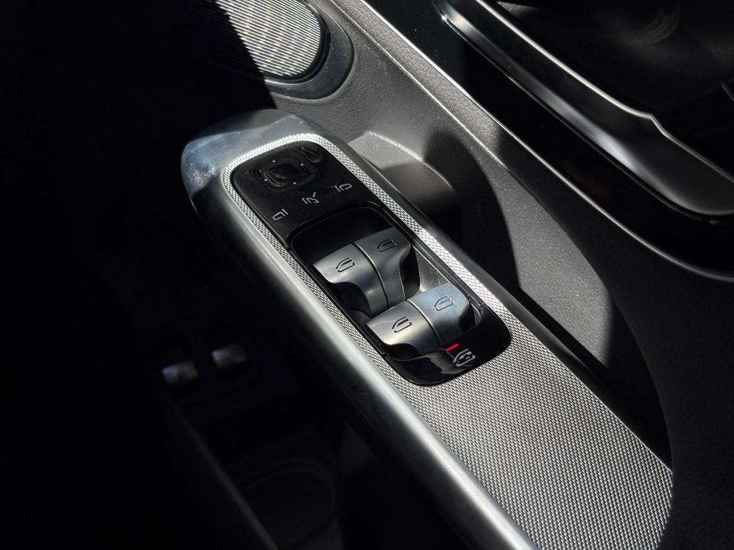 2025 Mercedes-Benz GLC Class