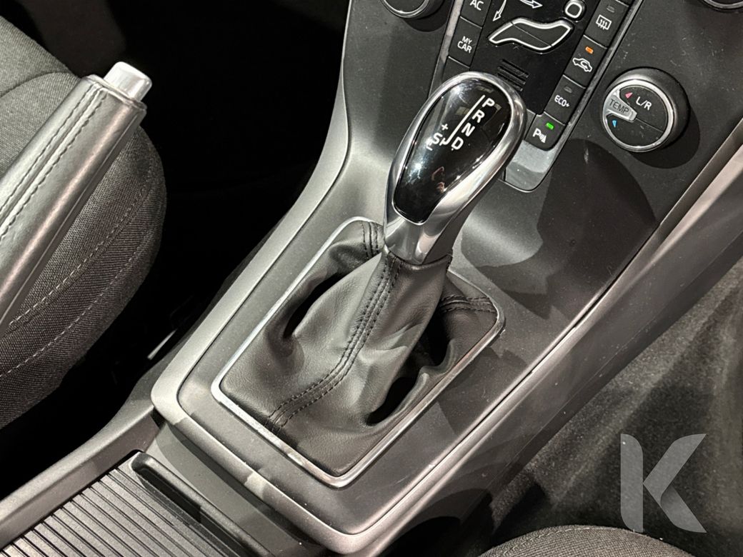 2020 Volvo V40