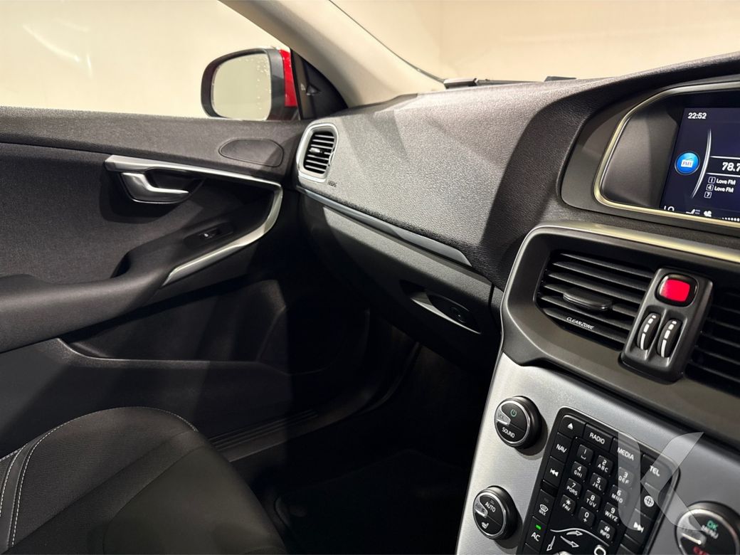 2019 Volvo V40