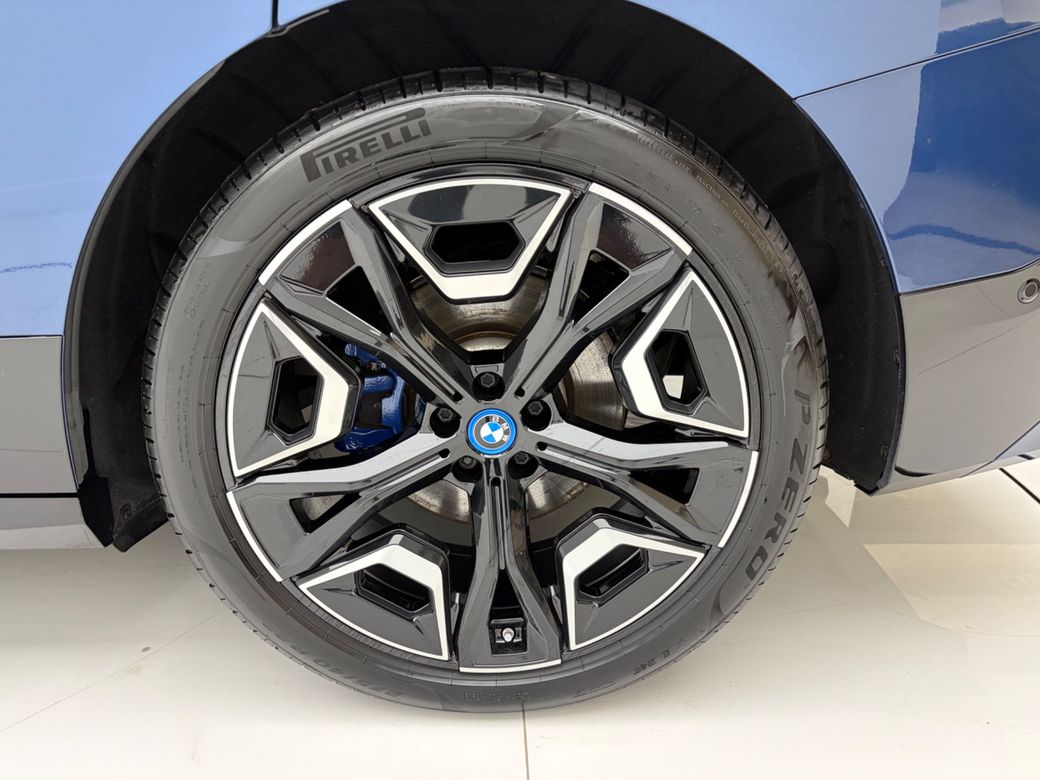 2023 BMW iX