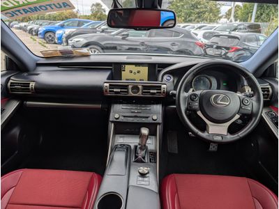 2015 Lexus IS 300h
