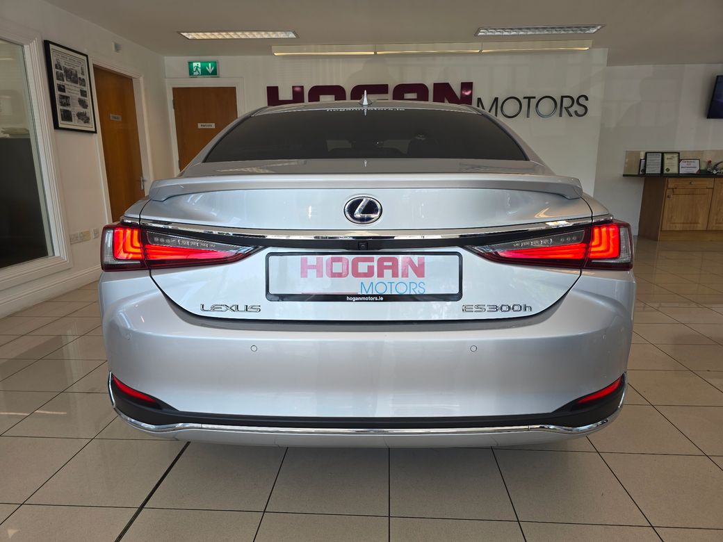 2019 Lexus ES 300h