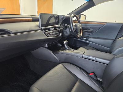 2022 Lexus ES 300h