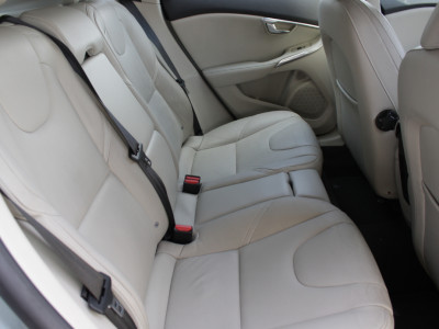 2017 Volvo V40