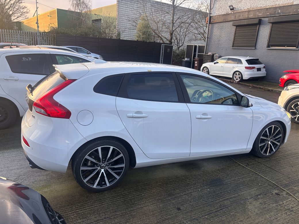 2018 Volvo V40