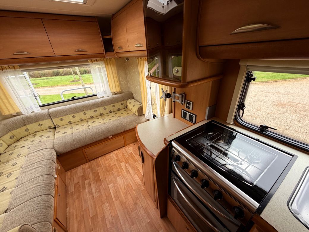 2005 SWIFT SUNTOR 590 RL R.H.D 