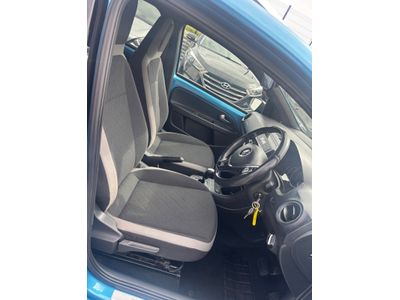 2017 Volkswagen up!