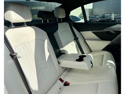 2025 BMW i5
