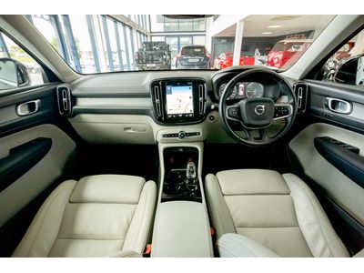 2022 Volvo XC40