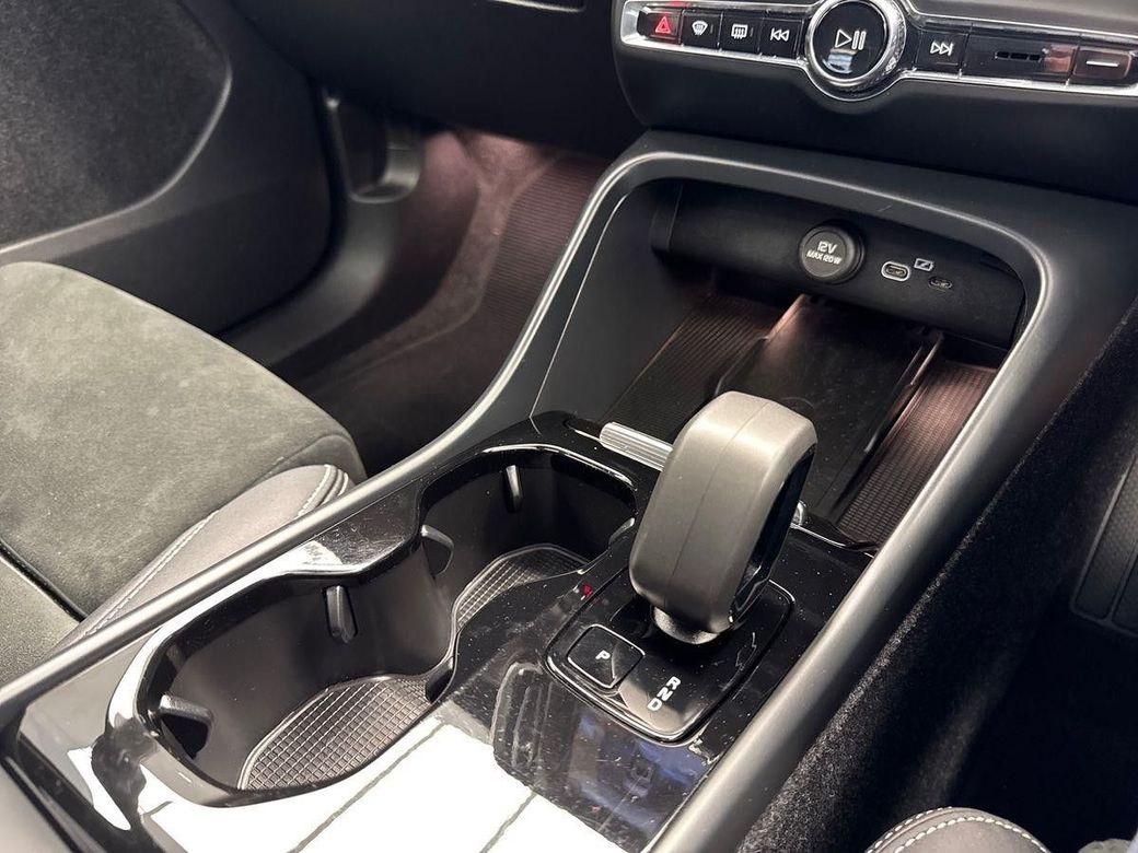2023 Volvo XC40