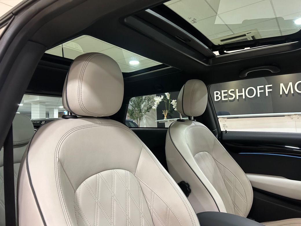 2022 Mini Hatch