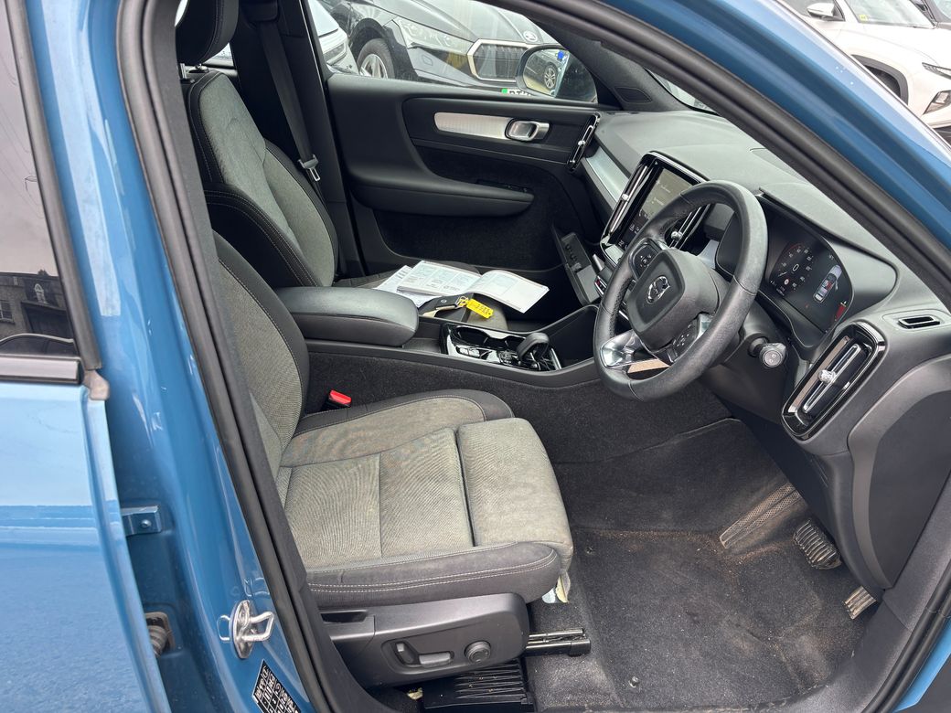 2023 Volvo XC40