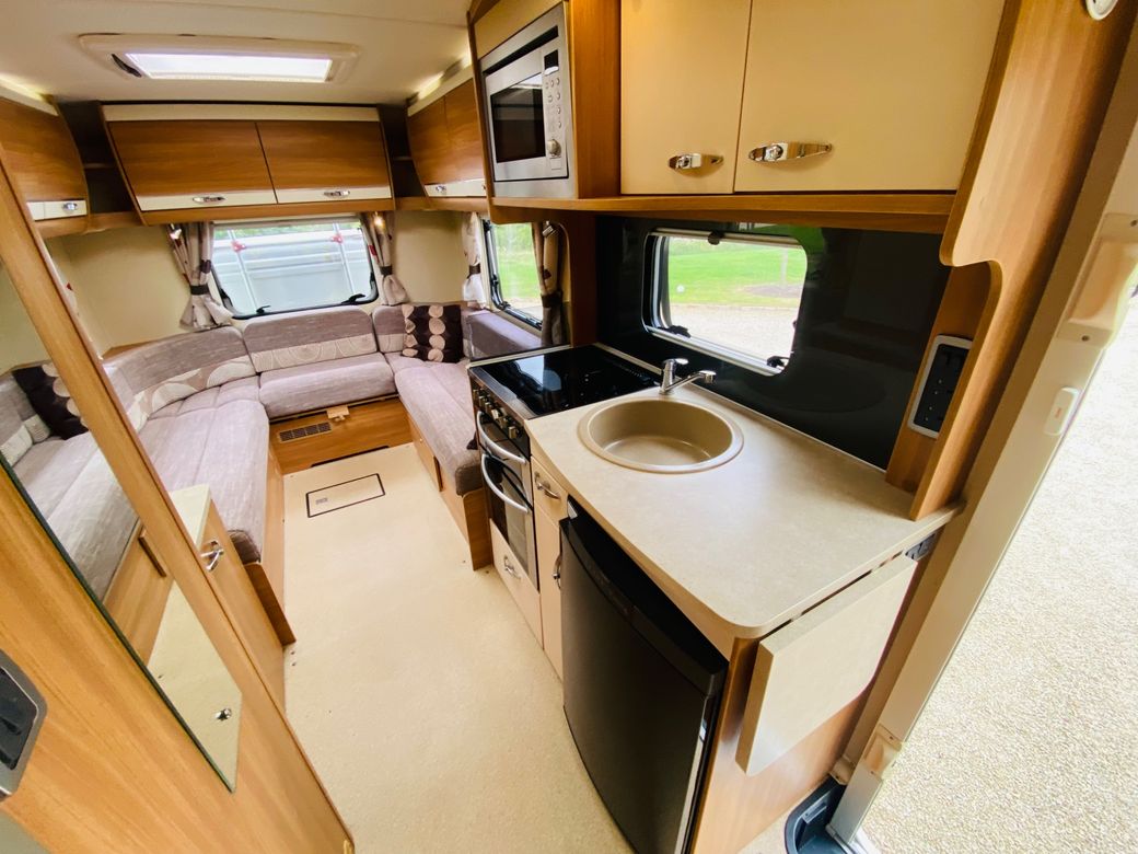 2013 SWIFT  SUNDANCE 582PR LOW PROFILE R.H.D 