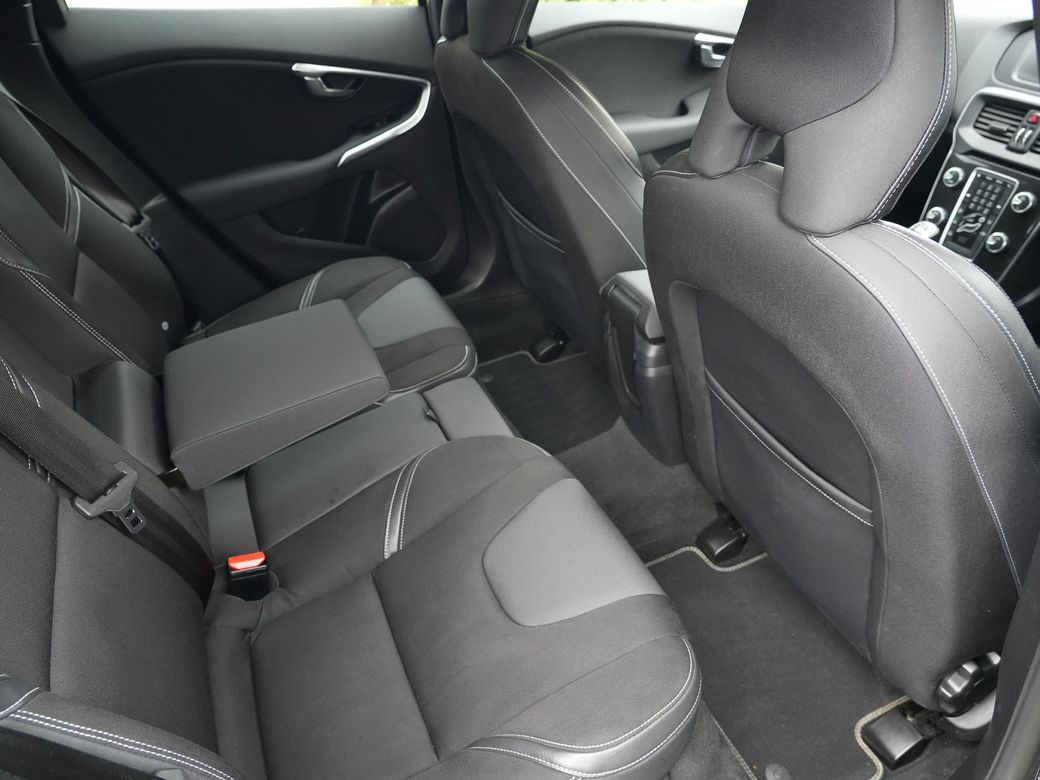 2017 Volvo V40