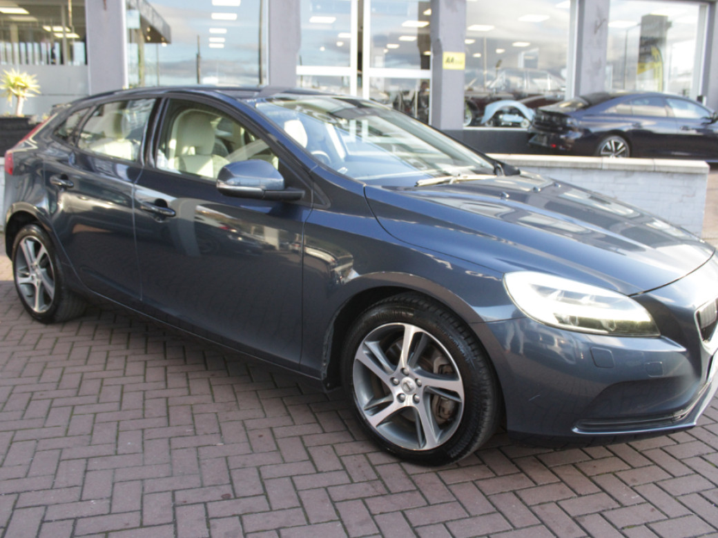 2018 Volvo V40