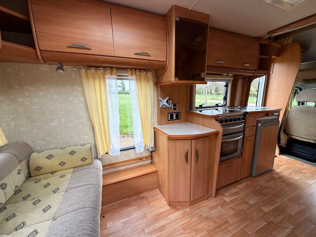 2005 SWIFT SUNTOR 590 RL R.H.D 