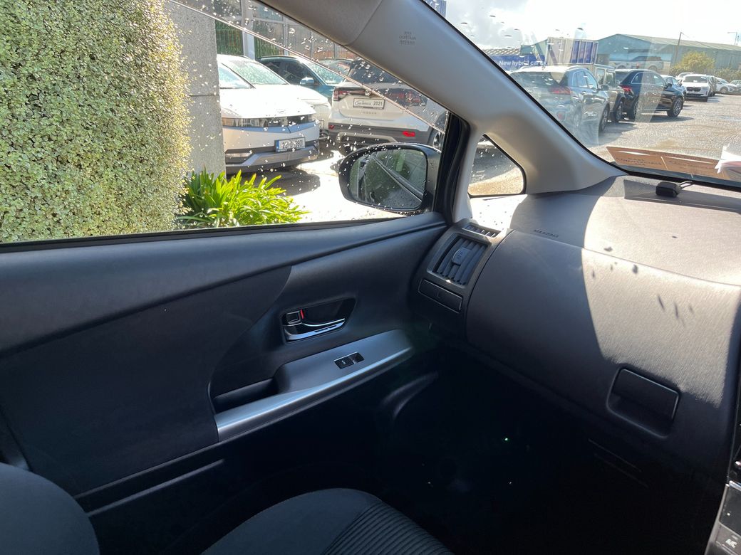 2018 Toyota Prius Alpha