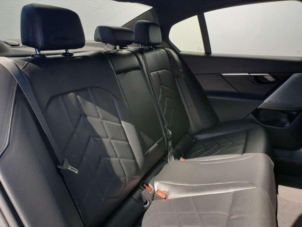 2024 BMW 520