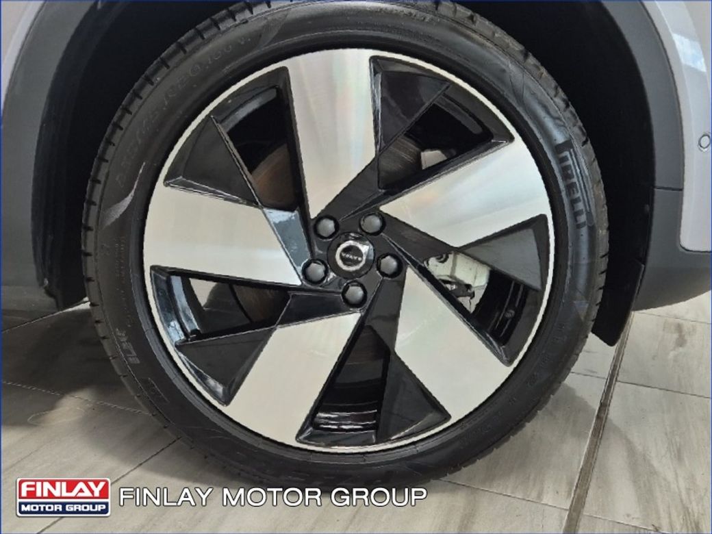 2025 Volvo EX40