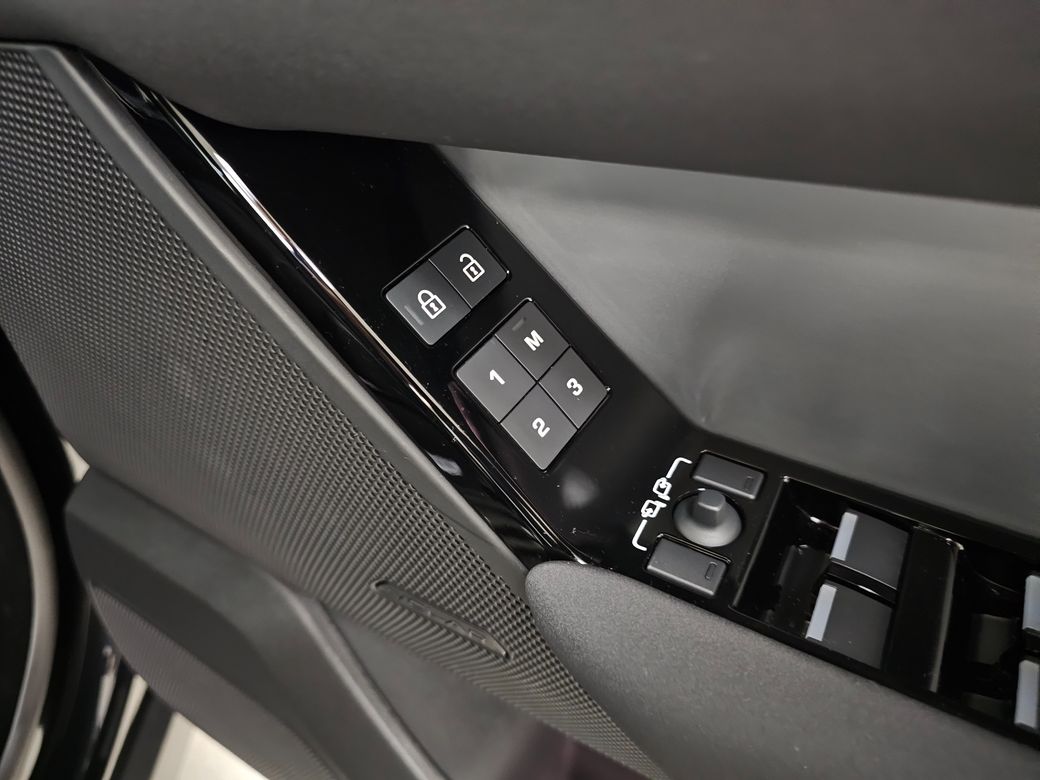 2025 Land Rover Range Rover Velar