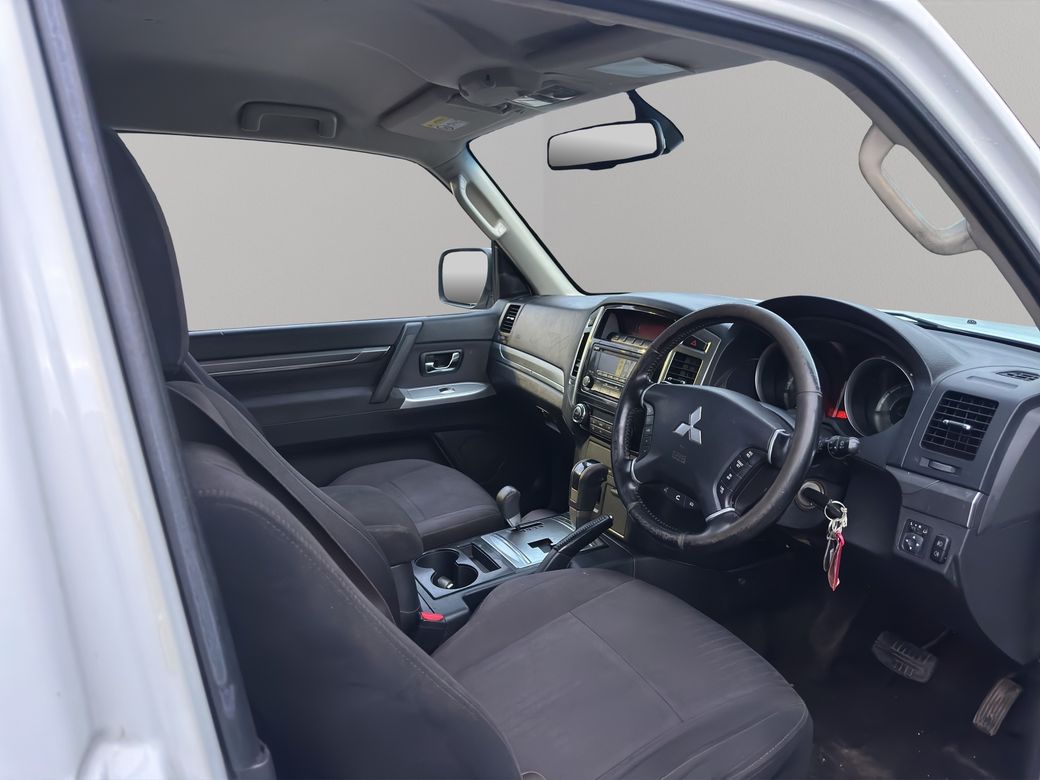 2016 Mitsubishi Shogun