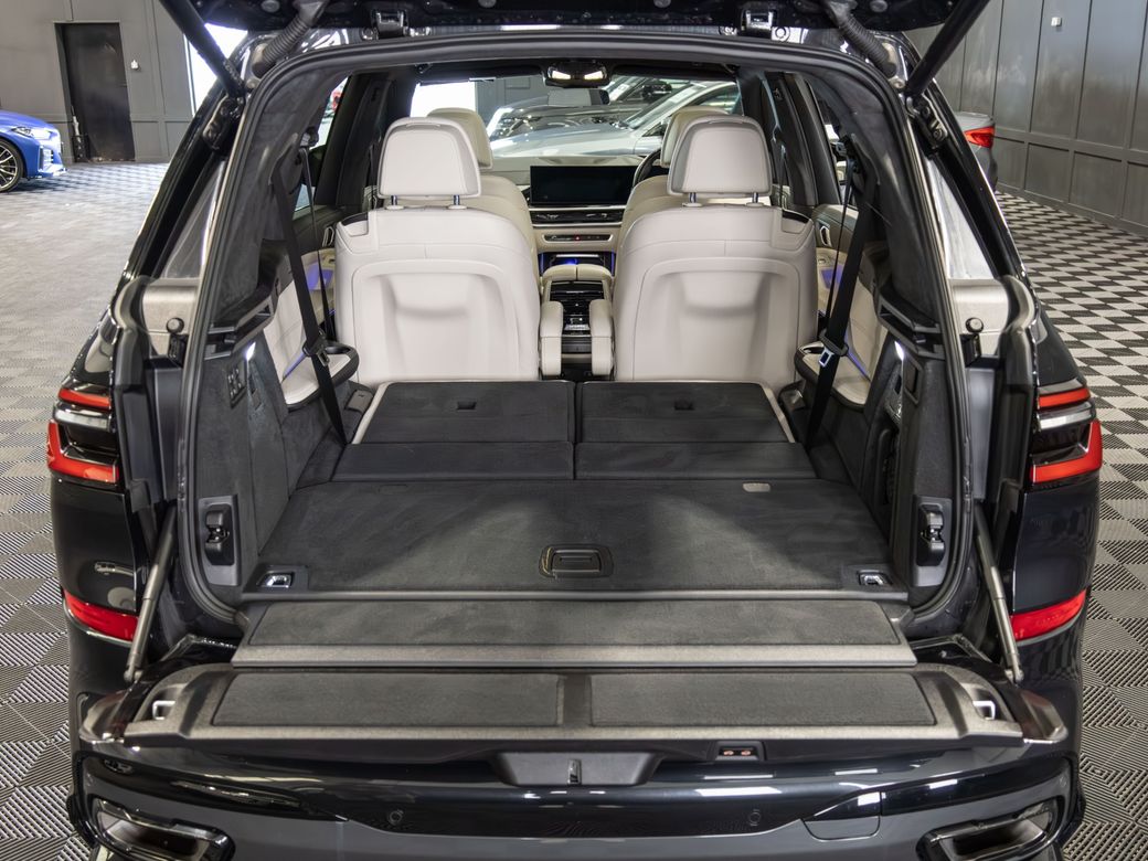 2022 BMW X7