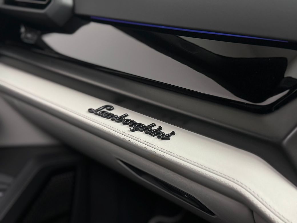 2025 Lamborghini Urus