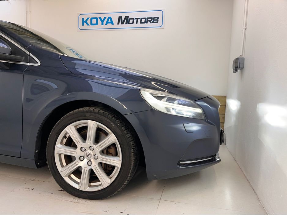 2017 Volvo V40