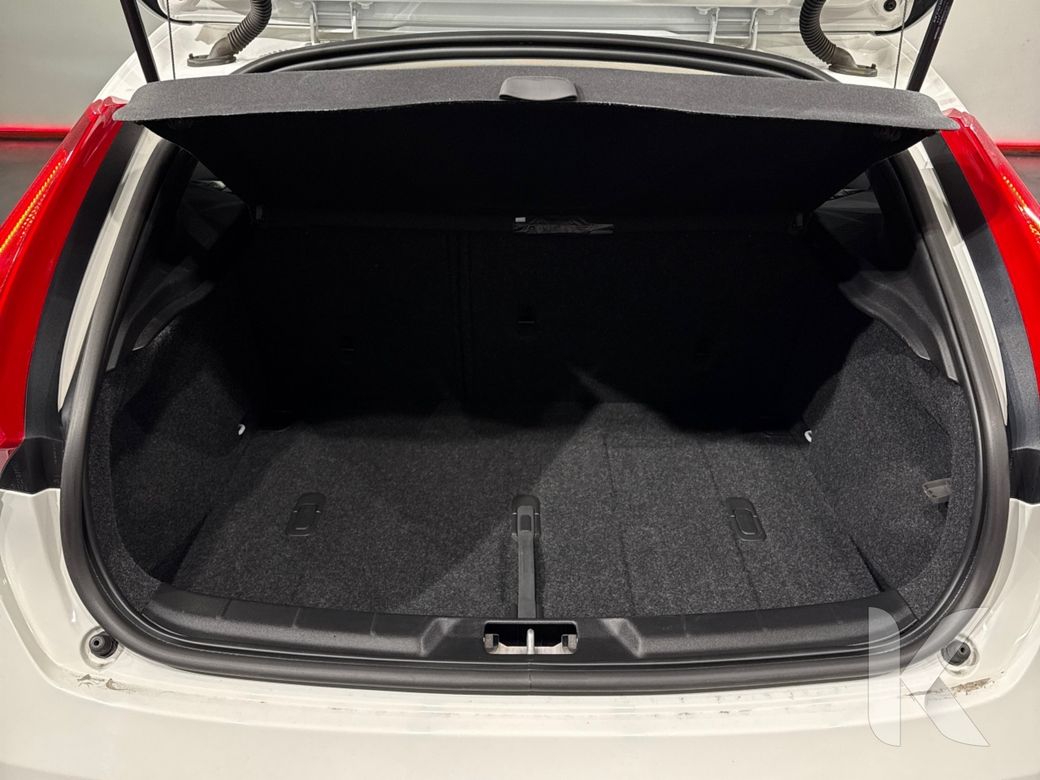 2019 Volvo V40