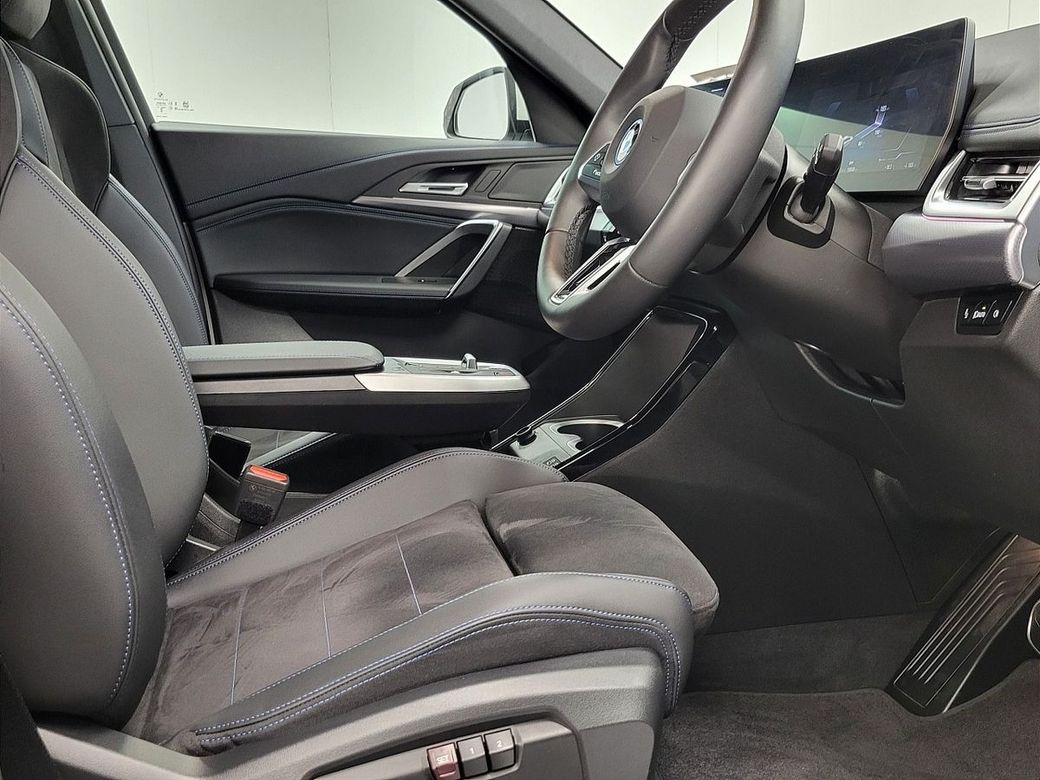 2025 BMW iX1
