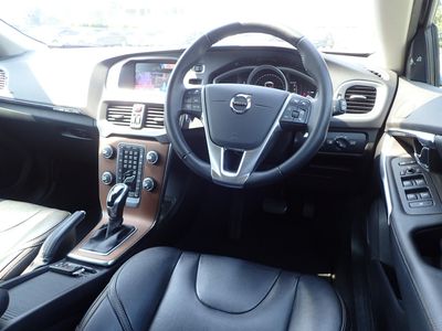 2018 Volvo V40