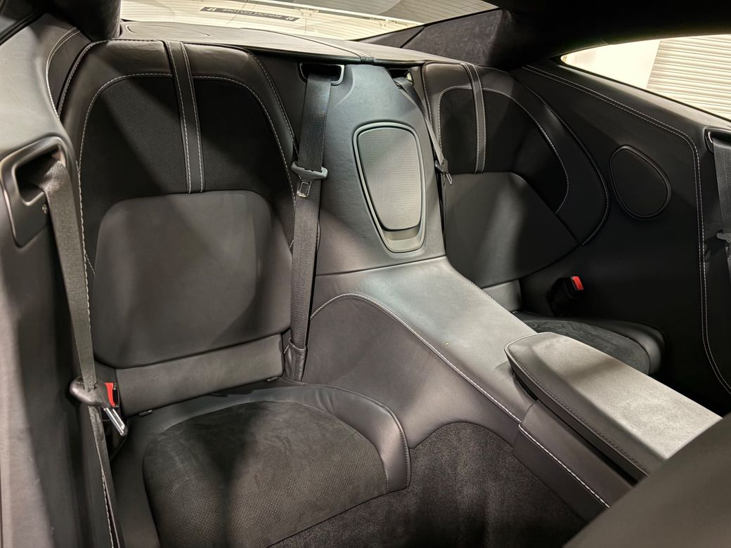 2022 Aston Martin DB11