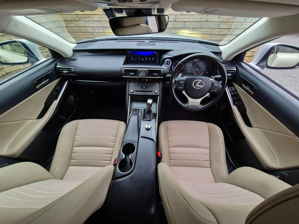 2020 Lexus IS 300h