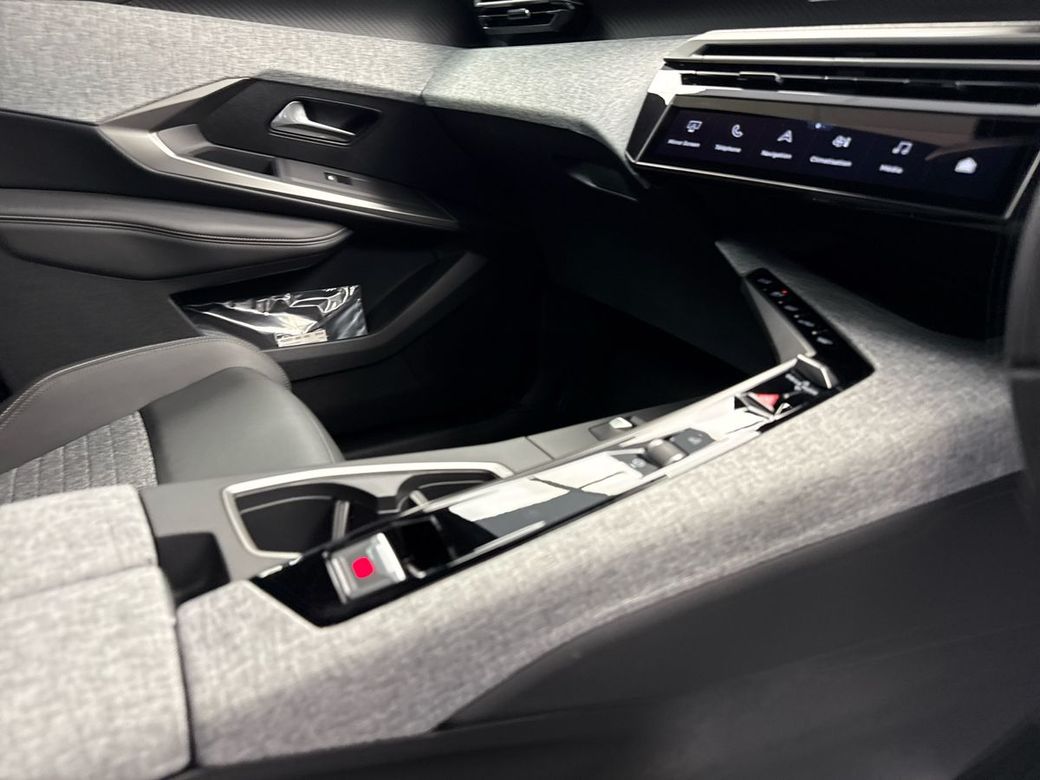 2025 Peugeot 5008