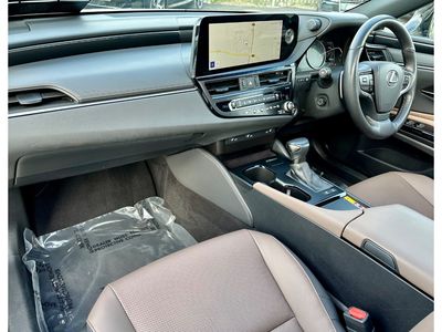 2023 Lexus ES 300h