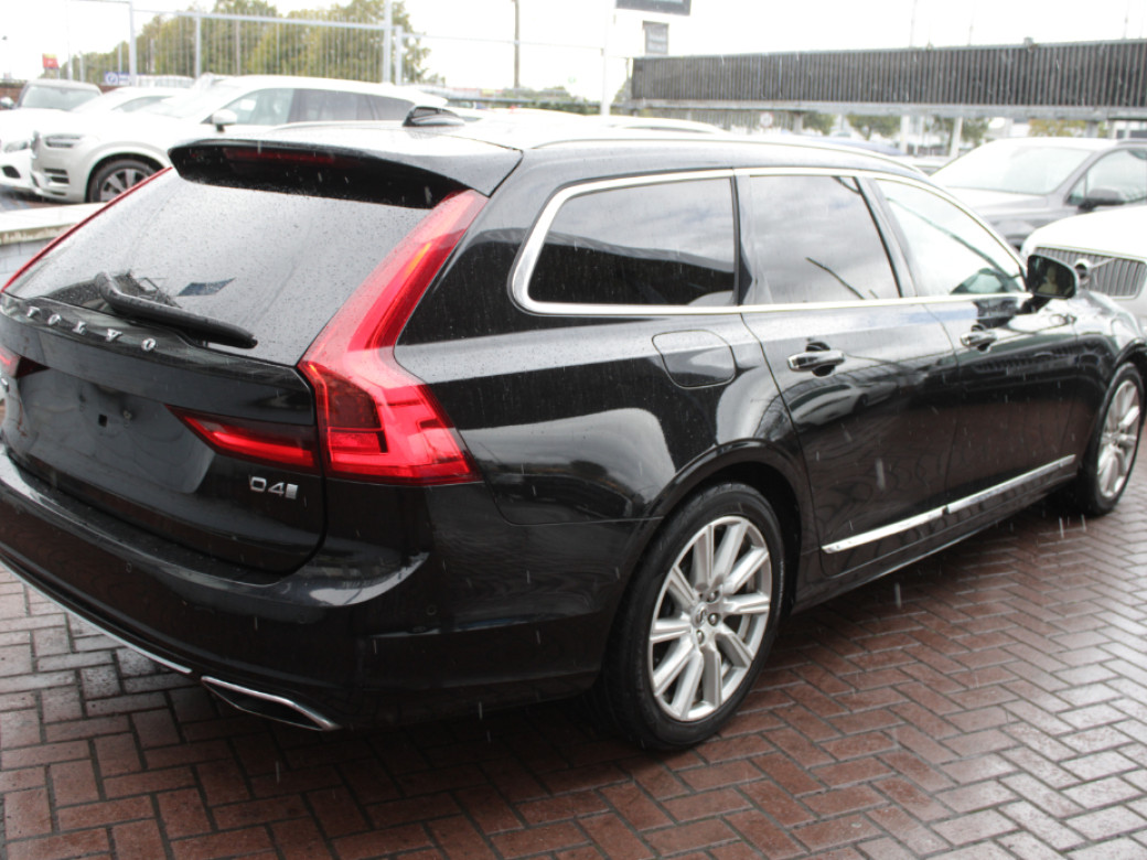 2020 Volvo V90