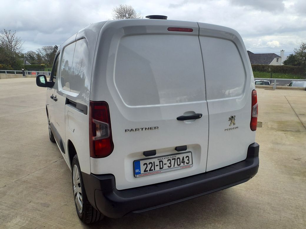 2022 Peugeot Partner