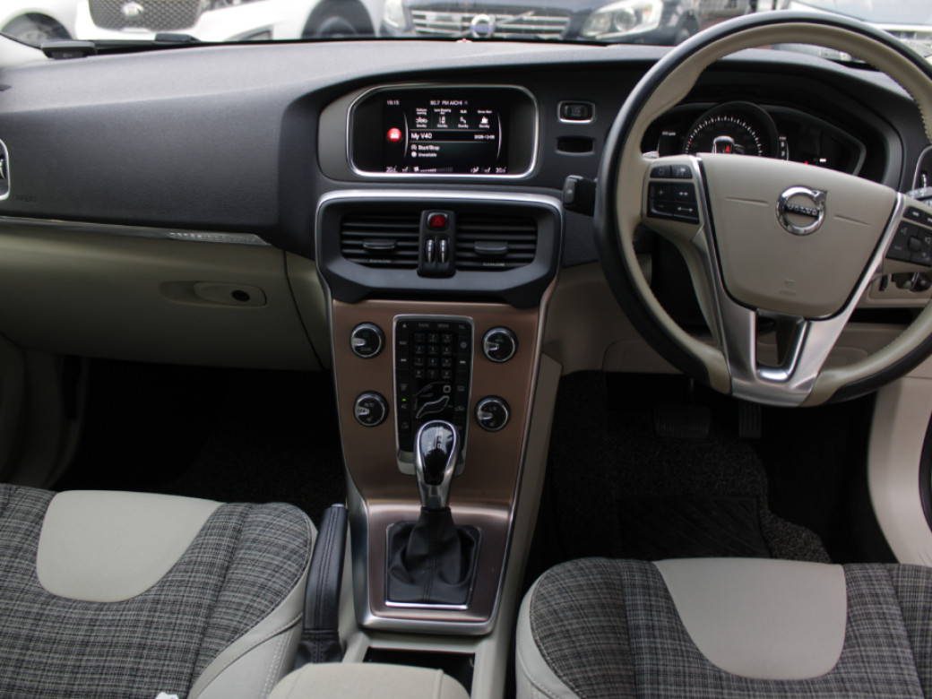 2018 Volvo V40 Cross Country