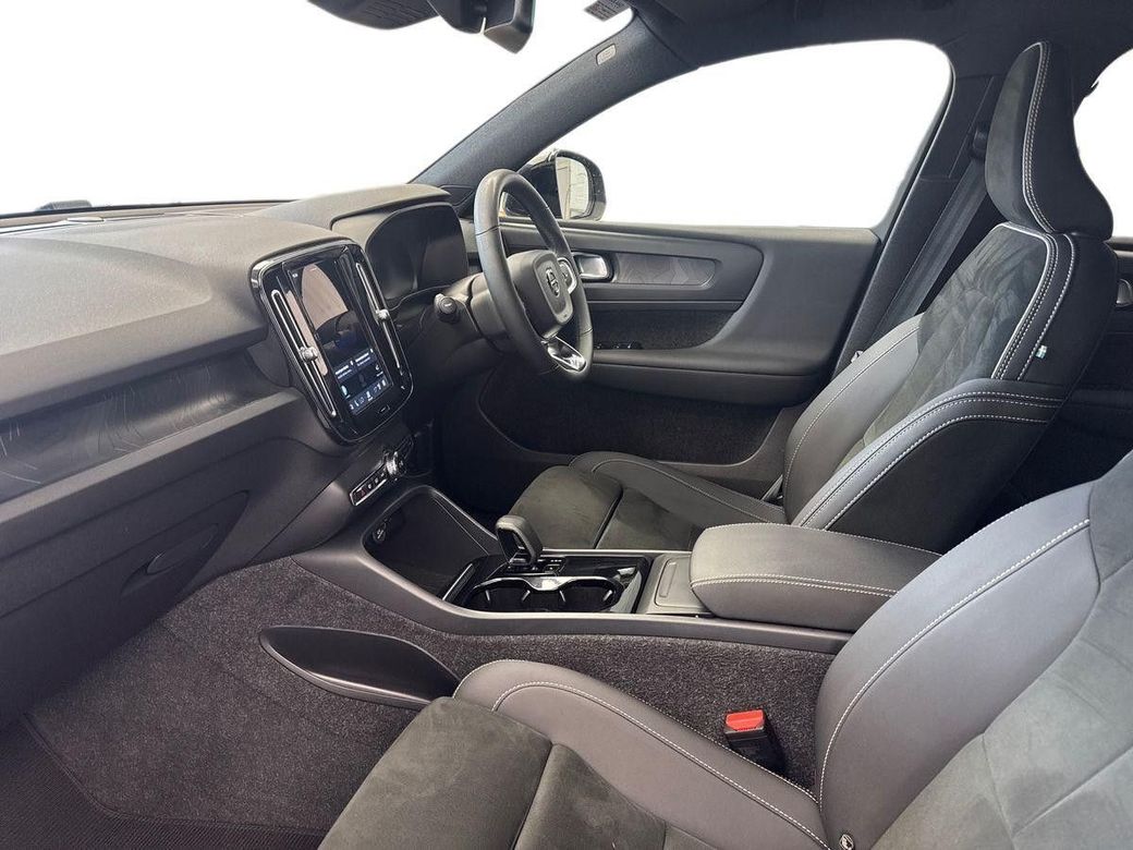 2022 Volvo XC40