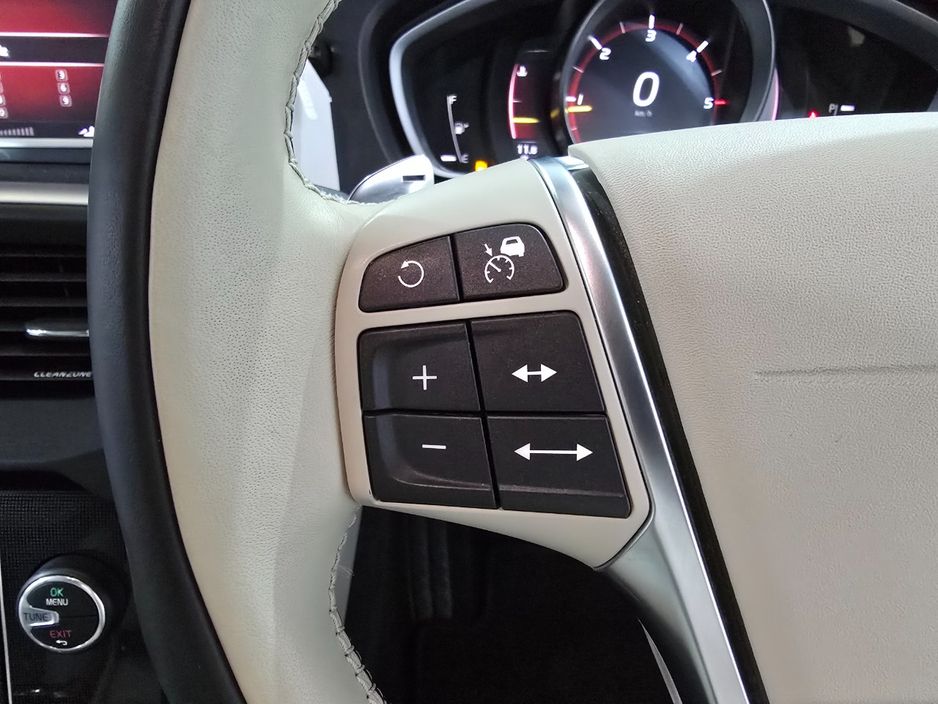 2018 Volvo V40